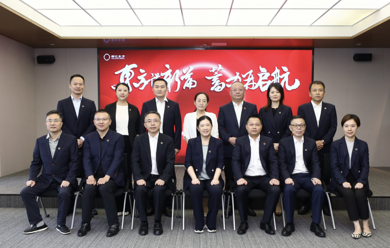 東方譜新篇 蓄力再起航  浙江東方圓滿(mǎn)完成董監(jiān)事會(huì)換屆 合照.PNG